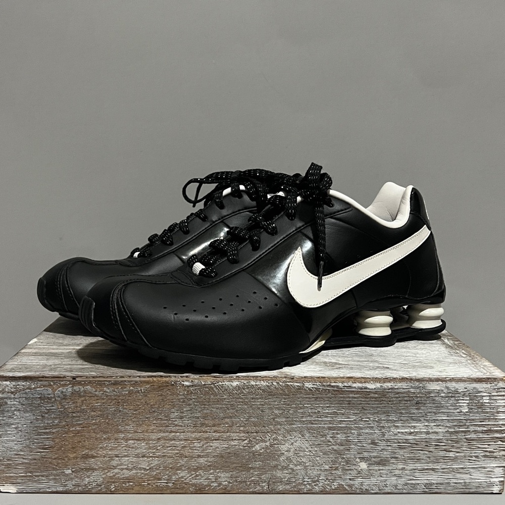 Nike Shox Classic II Black & White Colorway 2011
Women Sizw 8.5 Men's Size 7